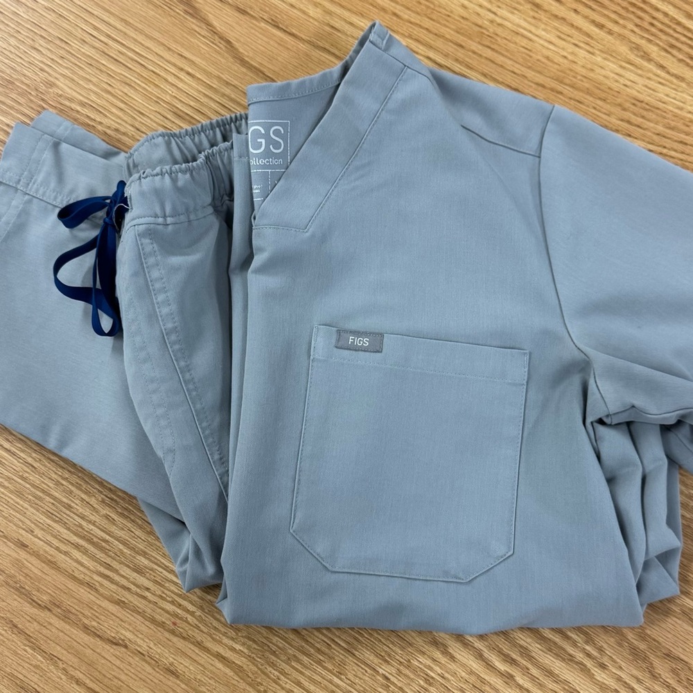Figs Men's Gray Scrub top and bottom